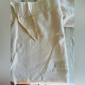 BuffBunny Off White Cloud Shorts Size Large